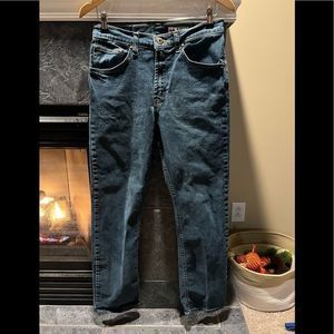 EUC Men’s Wrangler Jeans. Straight Fit. Size 29x30 Medium Wash.